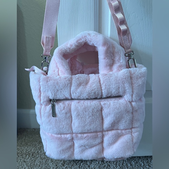 Lululemon Quilted Grid Tote Bag 5L Plush Fleece Strawberry Milkshake - Picture 8 of 10